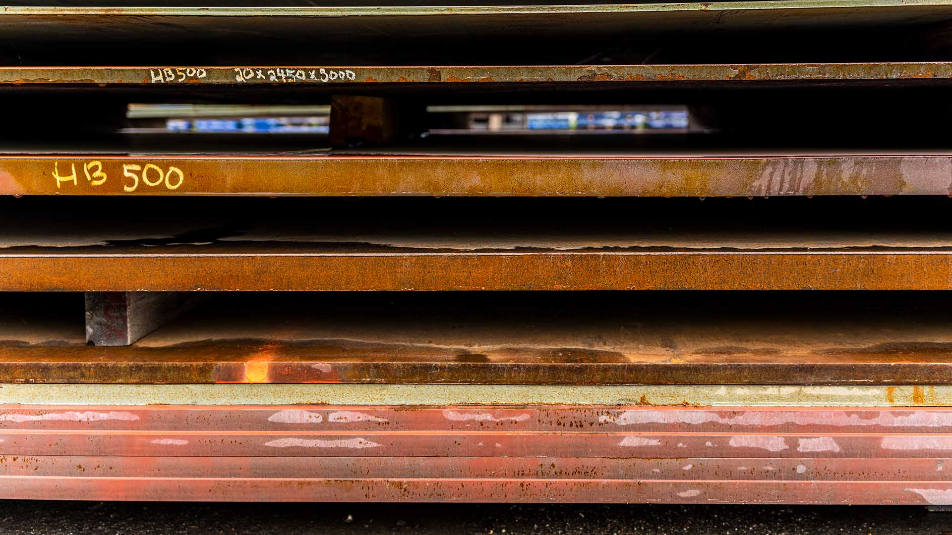 Wear steel selection: HB400 or HB500?